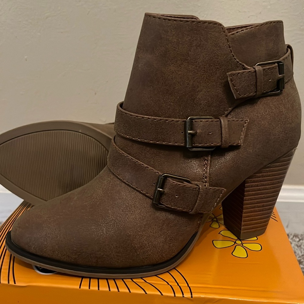NEW** brown leather boots